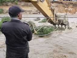 Autoridades buscan a una mujer que fue arrastrada por un arroyo, al registrarse una torrencial lluvia en Nogales. ARCHIVO /