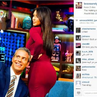 Se hace una 'selfie' con trasero de Kim Kardashian
