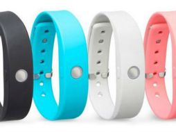 La pulsera estará disponible en cuatro colores: negro, gris, rosa y azul. Foto: @agadget. ESPECIAL /