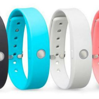 Toshiba lanza pulsera que monitorea actividad física