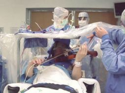 Los innovadores métodos de la Clínica de Mayo permiten a Roger Frisch continuar su profesión. Foto: @RYOTnews. ESPECIAL /