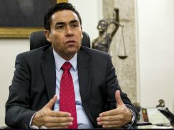 ''Por ningún motivo debemos poner en las mismas condiciones a un animal con una persona'', dice Luis Carlos Vega Pámanes. ARCHIVO /