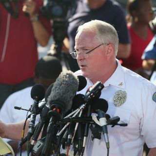 Identifican a policía que disparó contra afroamericano en Missouri