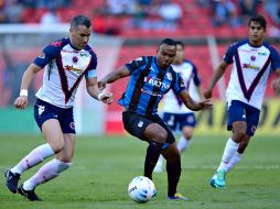 Gallos Blancos llegó a diez unidades, en tanto que los escualos sumaron seis, en su lucha que mantiene por el no descenso. MEXSPORT /