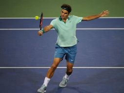 Federer regresa la pelota a Murray durante el juego de ayer en el Western & Southern Open at the Linder Family Center de Cincinnati. AFP /