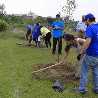 Extra AC reforesta el Bosque Pedagógico del Agua