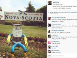 El robot comenzó su viaje el 26 de julio en Nueva Escocia; ya es una sensación en la web. INSTAGRAM: hitchbot. ESPECIAL /