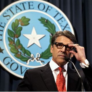 Rick Perry califica de 'farsa' acusaciones en su contra