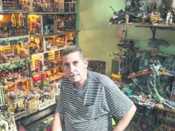 La imaginación se muestra en la realización de las maquetas que participa en la exposición colectiva 'Las buenas intenciones'.  /