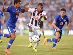 Dorlan Pabón (c) logra las anotaciones para los Rayados en los minutos 39, 66 y 73. EFE /