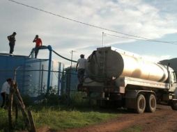 Movilizan en los municipios del río Sonora, 32 pipas con capacidad de 10 mil y 20 mil litros. Tomada de @Conagua_Sonora. ESPECIAL /