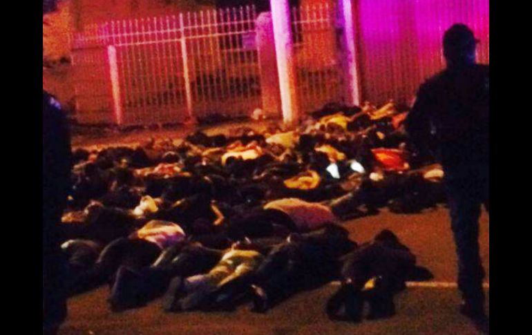 El juez municipal determinó que los jóvenes fueran liberados; 50 ellos pagaron una multa y el resto sólo recibió una amonestación. ESPECIAL /