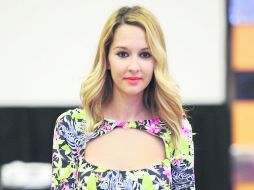 La mejor forma para resaltar la cadera y crear un efecto esbelto en busto y cintura alta, es hacer uso inteligente de la tela.  /