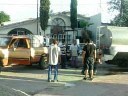 La Conagua ha ayudado a ciudadanos de municipios aledaños con Pipas. Foto: @Conagua_Sonora. ESPECIAL /