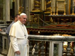 Como tiene por costumbre Francisco, después de aterrizar se dirigió a la basílica de Santa María la Mayor de Roma. AFP /