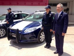 En el acto, el gobernador Salvador Jara hizo la entrega simbólica de las llaves de vehículos a los mandos. ESPECIAL /