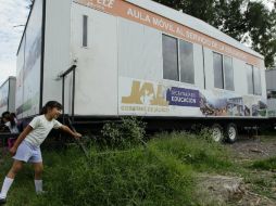 El objetivo es que al final de la administración queden mil 250 aulas provisionales por renovar. ARCHIVO /