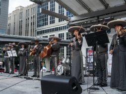 El Mexfest tuvo una jornada de ocho horas continuas de rock en español, mariachis, folklor, aderezadas con comida típica mexicana. NTX /