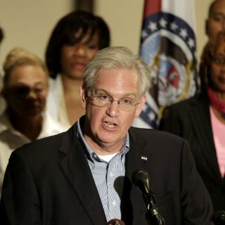 Gobernador de Missouri levanta el toque de queda en Ferguson