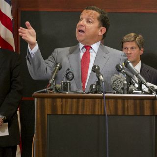 Juez no emite orden de aprehensión contra Rick Perry