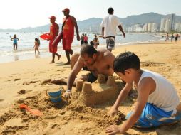 Más de tres mil 500 elementos brindaron seguridad y vigilancia a vacacionistas. ESPECIAL /