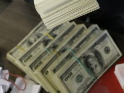 A la compra, el tipo de cambio estadounidense se compra en un mínimo de 12.51 pesos. ARCHIVO /