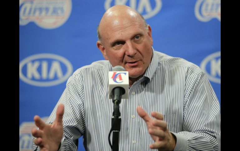 Steve Ballmer deja su cargo en la mesa administrativa tras 34 años de trabajo. AP /