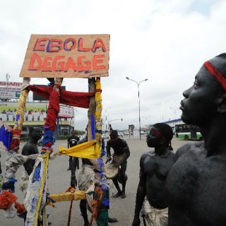 Decretan toque de queda en Liberia por ébola