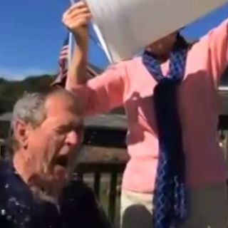 George W Bush cumple el reto 'cubeta con hielo'