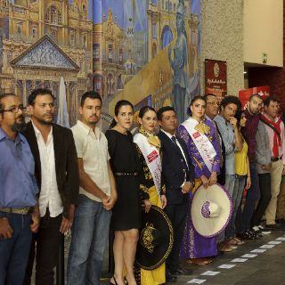 Presentan '21 años, 21 artistas'