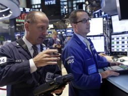 El Dow Jones subió 59.54 puntos para colocarse en 16,979.13 unidades. AP /
