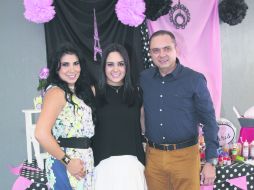 Familia. Claudia Garibay, Jessi Vázquez y César Iván Vázquez.  /