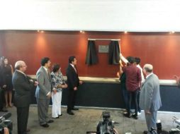 Se devela una placa en la Preparatoria 7 en honor a Aristóteles Sandoval Díaz, en el Muro de los Egresados Destacados.  /