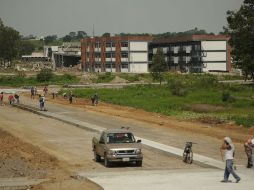 El rector Bravo Padilla recordó que el retraso de la obra fue por el problema con ejidatarios. ARCHIVO /