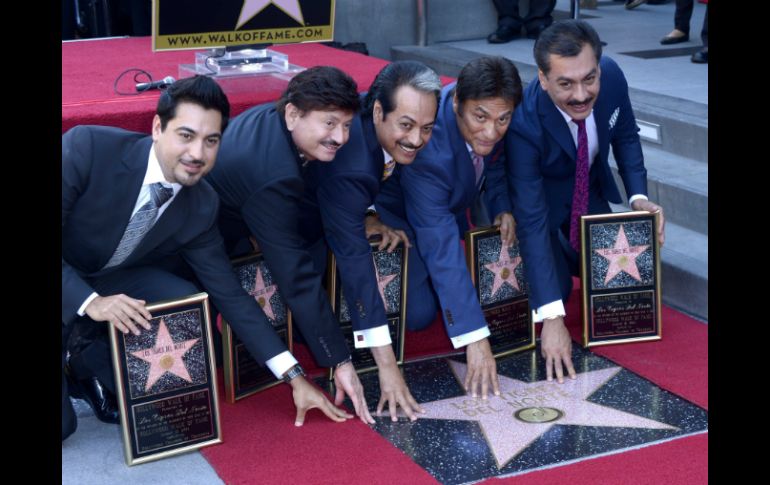 Este reconocimiento los consolida en el sitio de honor, han grabado 55 álbumes, con más de 700 temas. EFE /