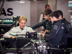 Nico Rosberg (Mercedes), se prepara para correr en un circuito con una temperatura ambiente que no supere los 17° C y no baje de 7°C.  /