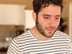 El joven de 26 años explica cómo ha empezado a experimentar algunos de los síntomas de la esclerosis. ESPECIAL /