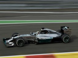 El piloto británico superó a su compañero alemán Nico Rosberg y al español Fernando Alonso. AFP /