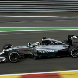 Hamilton, el mejor en segunda práctica libre en Spa