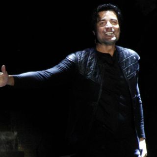 Chayanne lanza nuevo disco mientras convive con dolor