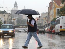 Los habitantes de la Zona Metropolitana de Guadalajada amanecieron con una persistente lluvia este día. EFE /