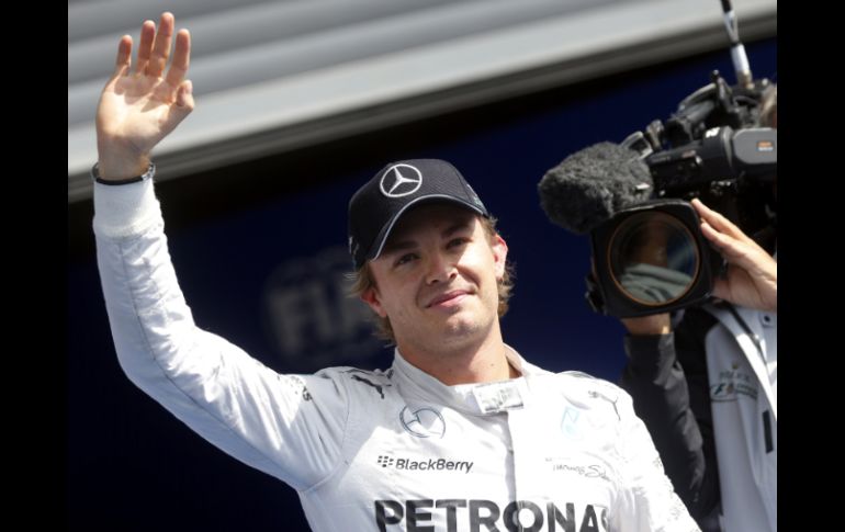 'El coche se podía manejar bien, y los ajustes con mis ingenieros funcionaron', explica el alemán. AP /