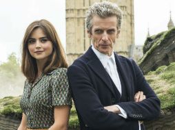 A lado de Jenna Coleman, Peter Capaldi continuará los viajes del reconocido Doctor. EFE /