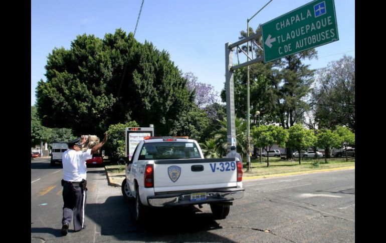 Sólo sobre la avenida Revolución, en el tramo de Plaza de la Bandera a Tlaquepaque, podrían afectar a 120 árboles. ARCHIVO /