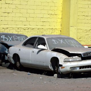 Retiran autos chatarra de calles de Tlaquepaque