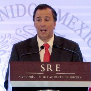 Meade reprueba dichos de Rick Perry sobre frontera