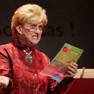 Susana Alexander provoca risas con monólogo