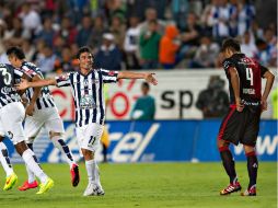 Matías Alustiza festeja uno de sus tres goles anotados a los Rojinegros. MEXSPORT /