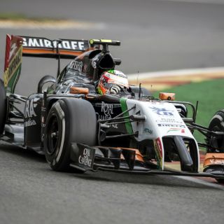'Checo' Pérez avanza un puesto por castigo a Magnussen