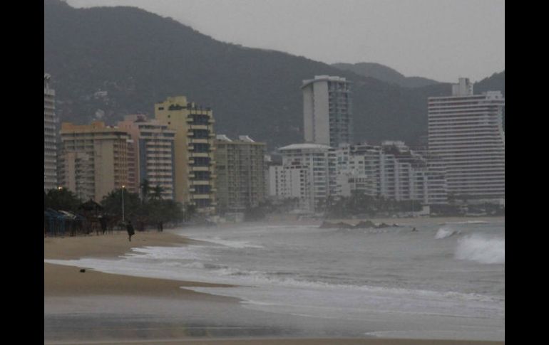 Destaca que los huracanes son grandes abastecedores de agua y que incluso podrían ser un detonador económico.  /